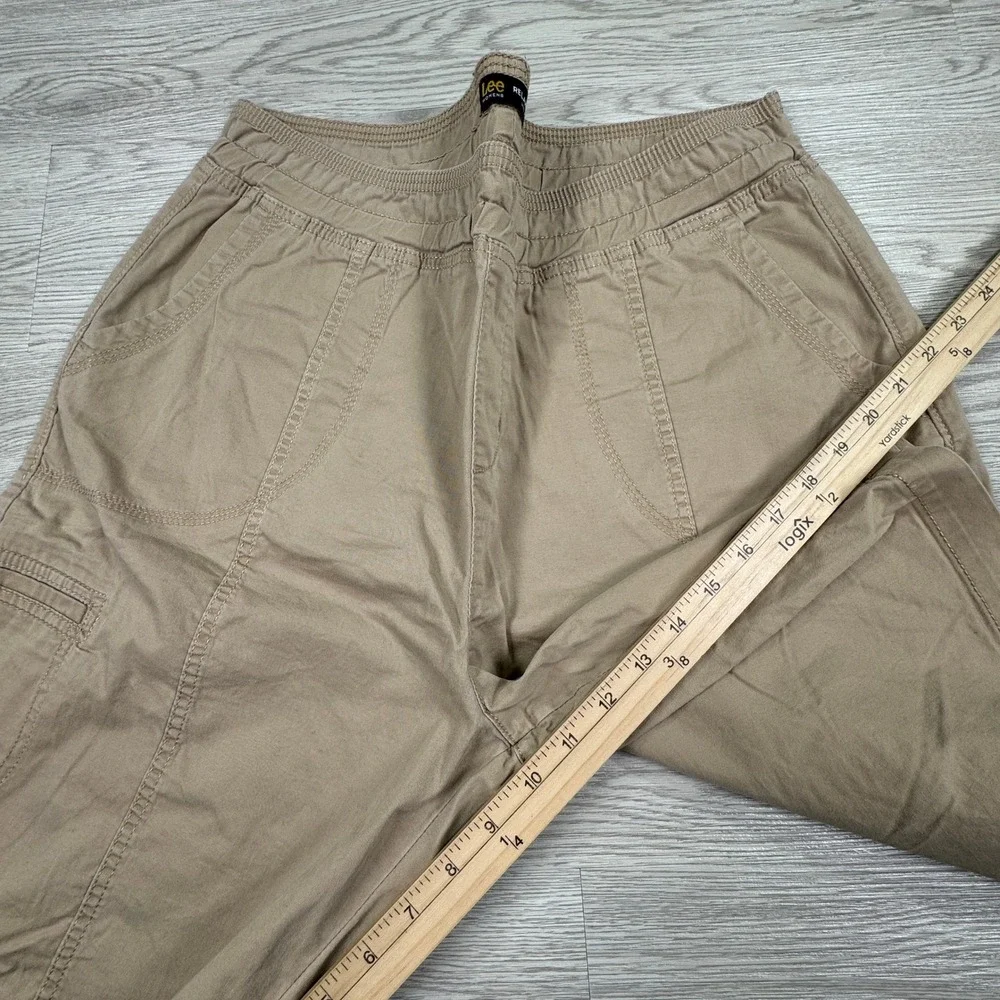 Lee Womens Shorts Relaxed Fit Mid Rise Khaki Tan 16W Cargo Stretch Pockets